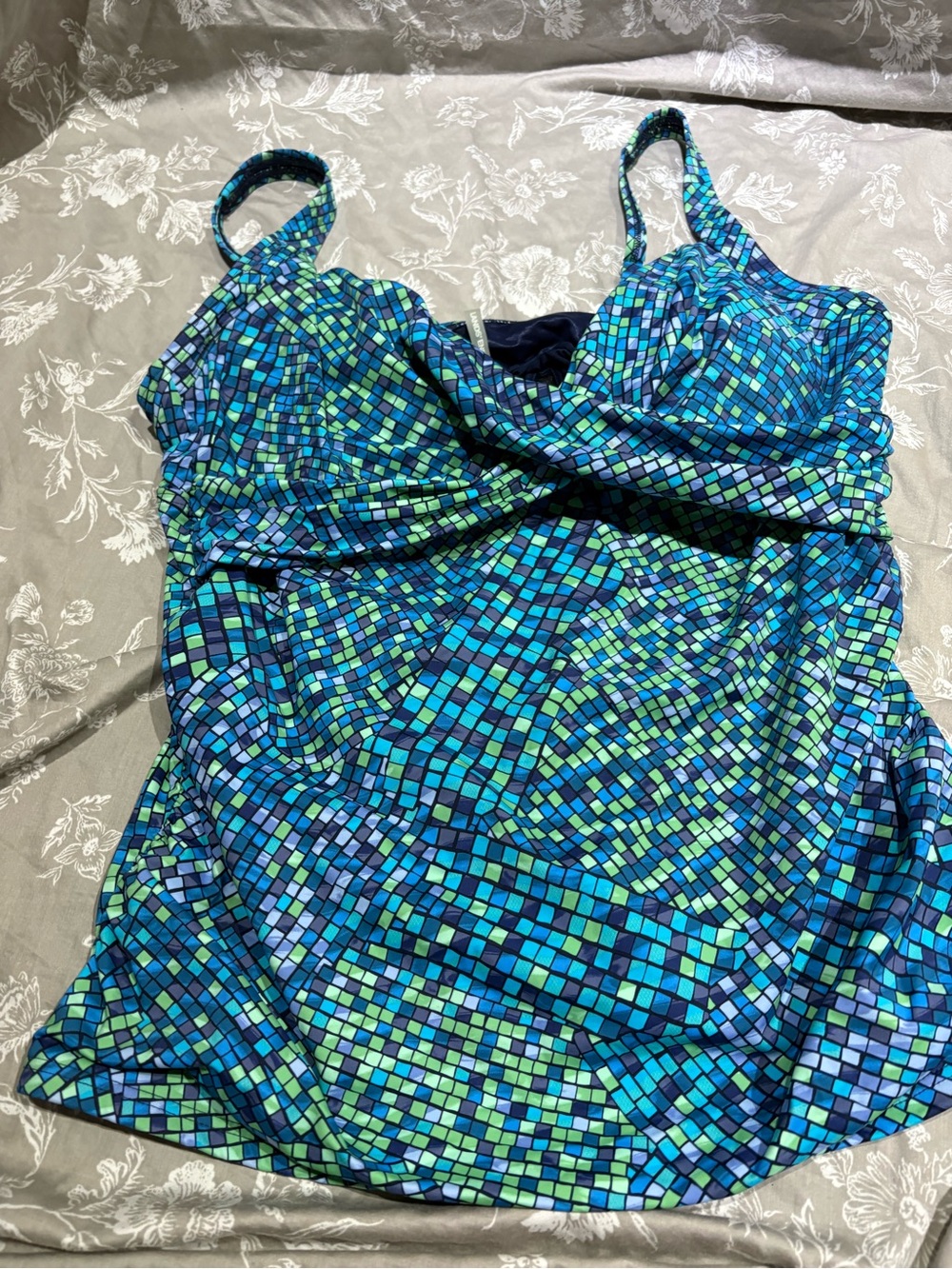 Lands End blue green mosaic print tankini swim top 18 underwire